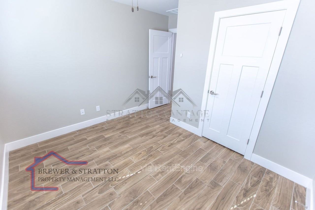 2324 W Mobile Ln - Photo 7 of 37