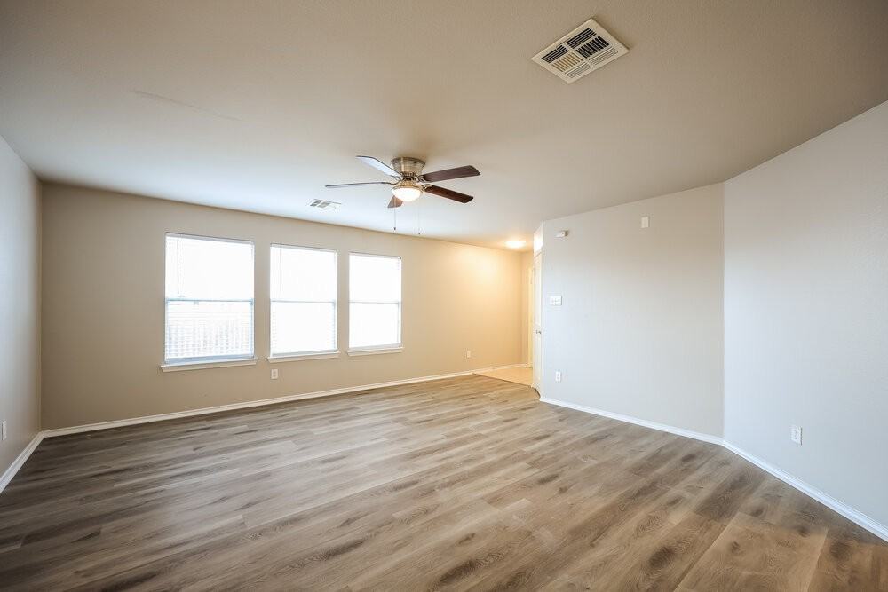 3654 Archer Blvd - Photo 4 of 16