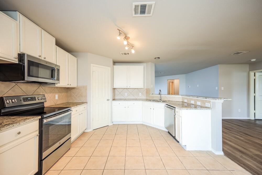 3654 Archer Blvd - Photo 7 of 16