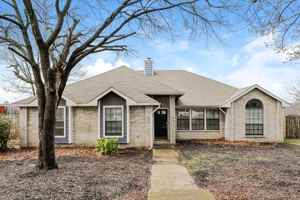 featured image of 2221 Collier Ct