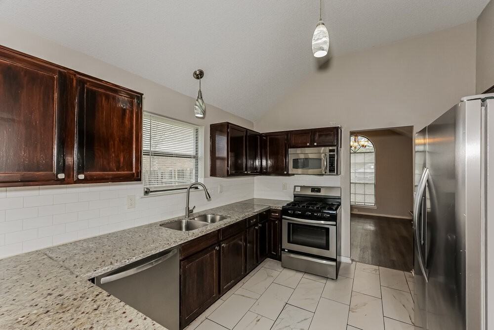 2221 Collier Ct - Photo 6 of 16