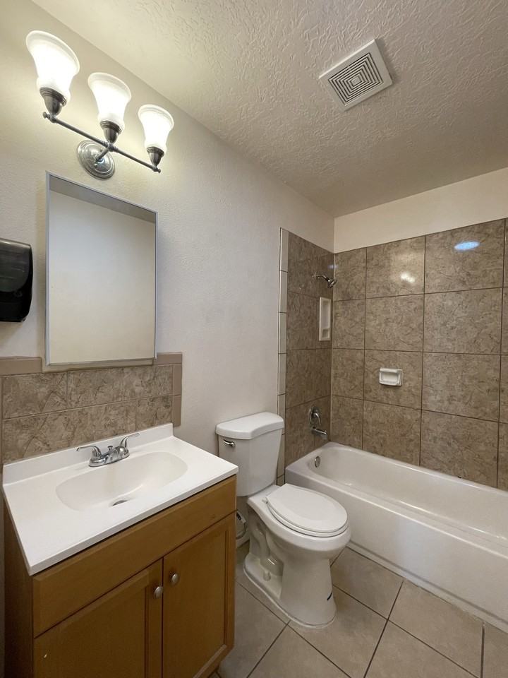 3617 Wellesley Dr Ne #C - Photo 5 of 10