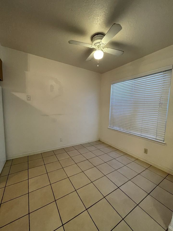 3617 Wellesley Dr Ne #C - Photo 7 of 10