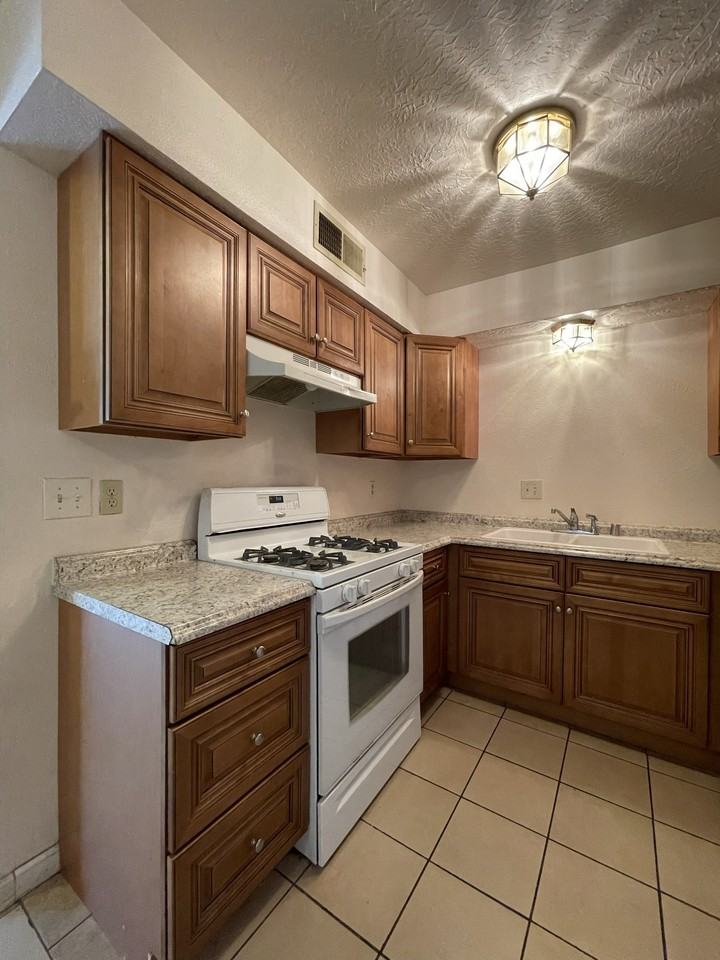 3617 Wellesley Dr Ne #C - Photo 3 of 10