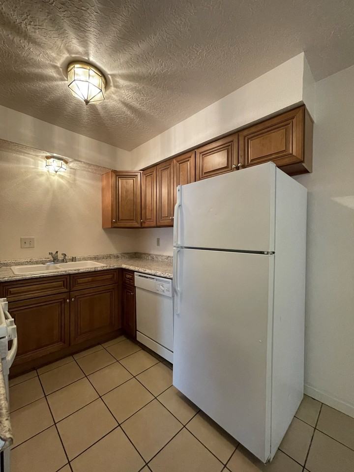 3617 Wellesley Dr Ne #C - Photo 3 of 10