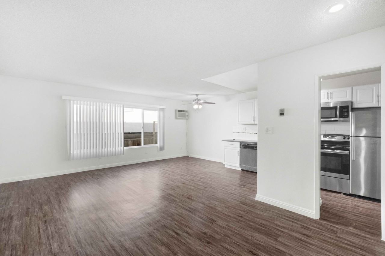 1847 Winona Blvd - Photo 7 of 50