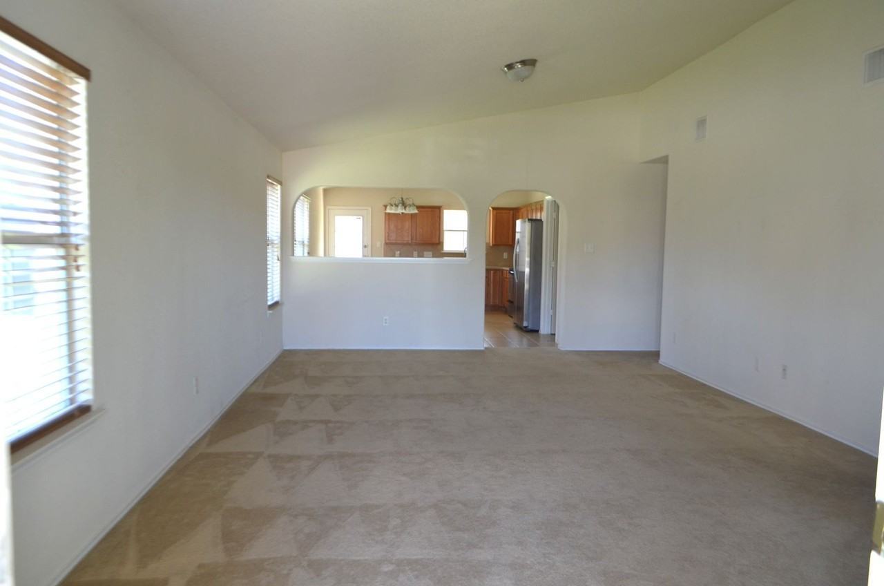 4706 Sydney Harbour Ct - Photo 4 of 18