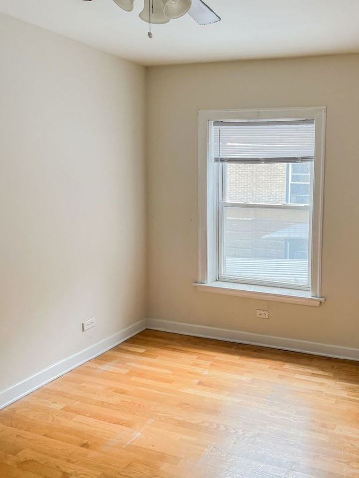 3910 N Pine Grove Ave #3W - Photo 3 of 11