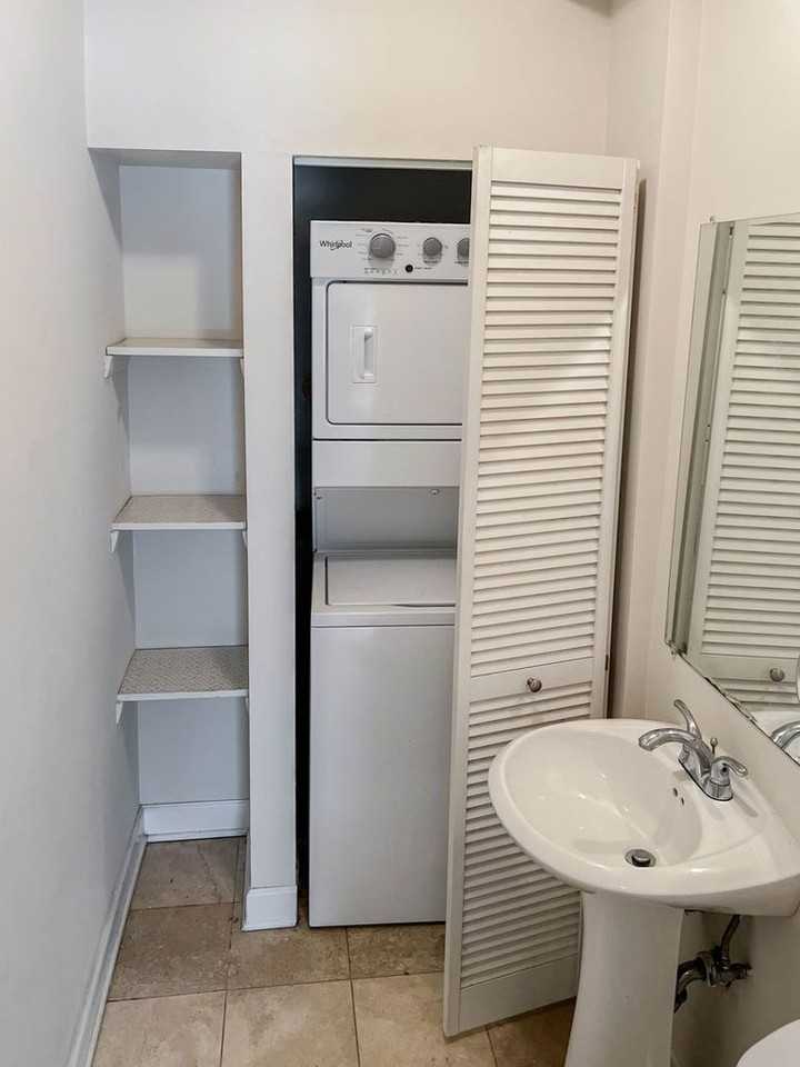 3910 N Pine Grove Ave #3W - Photo 7 of 11