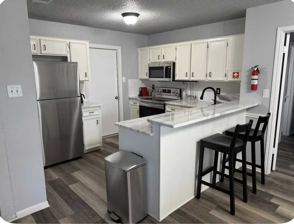 1403 Clairidge Ave - Photo 2 of 10