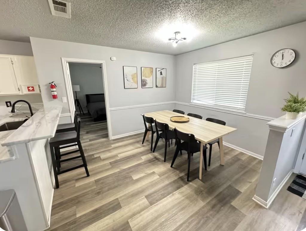 1403 Clairidge Ave - Photo 5 of 10