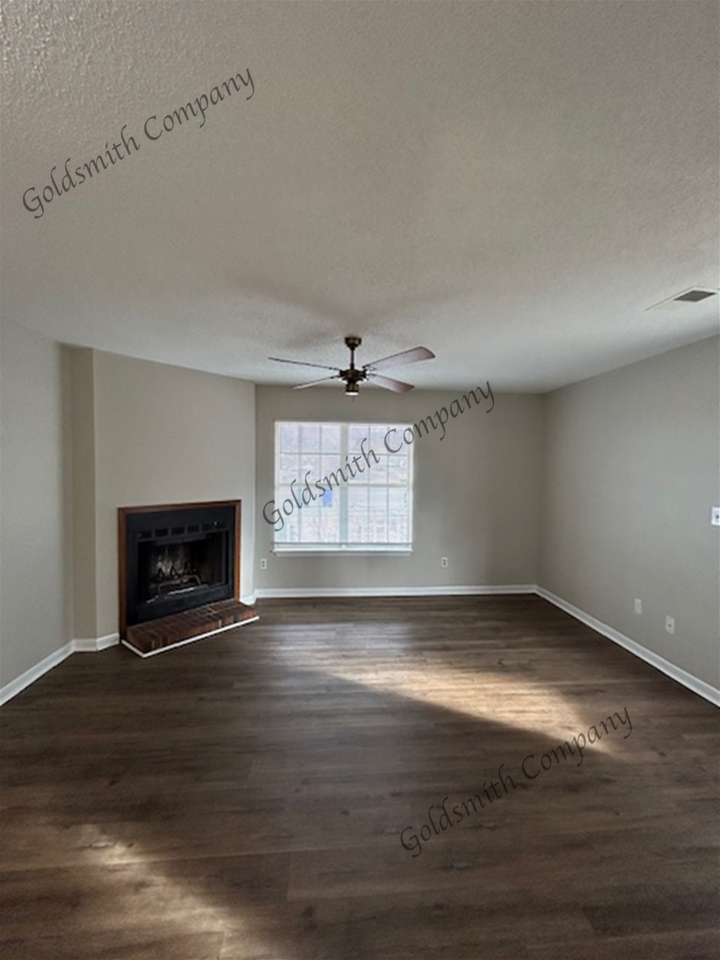 218A Cavalier Dr - Photo 3 of 9