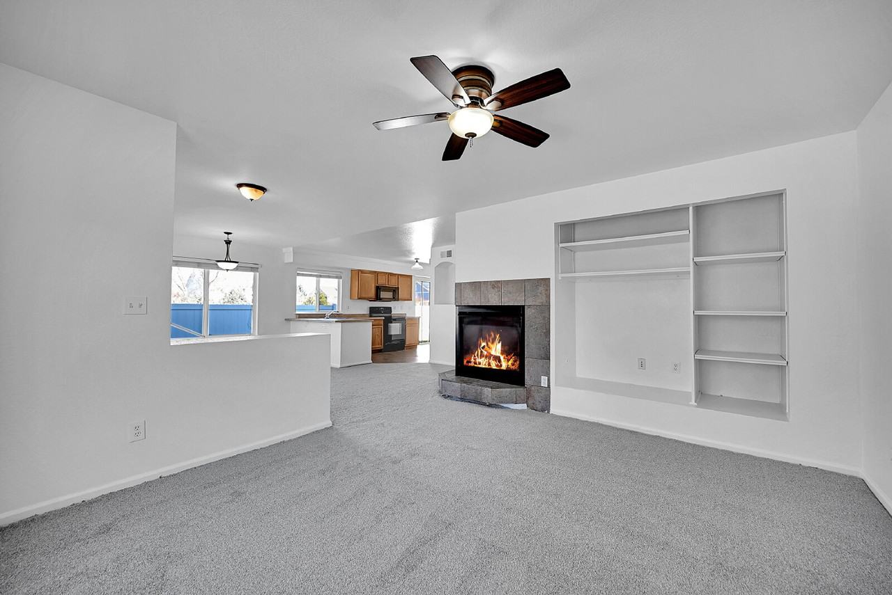 21481 E 47th Ave - Photo 7 of 38