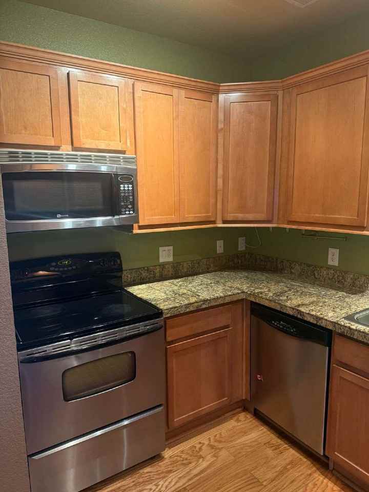 7820 Inverness Blvd - Photo 3 of 22