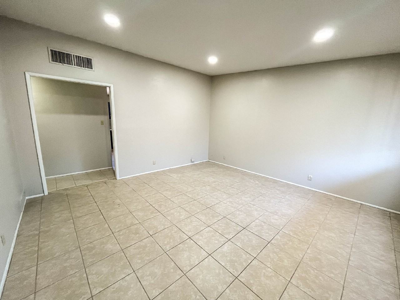 1239 N Alamo Ave - Photo 3 of 15