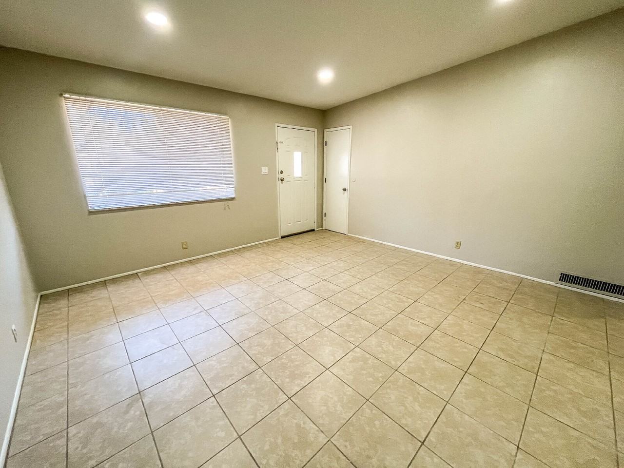 1239 N Alamo Ave - Photo 4 of 15