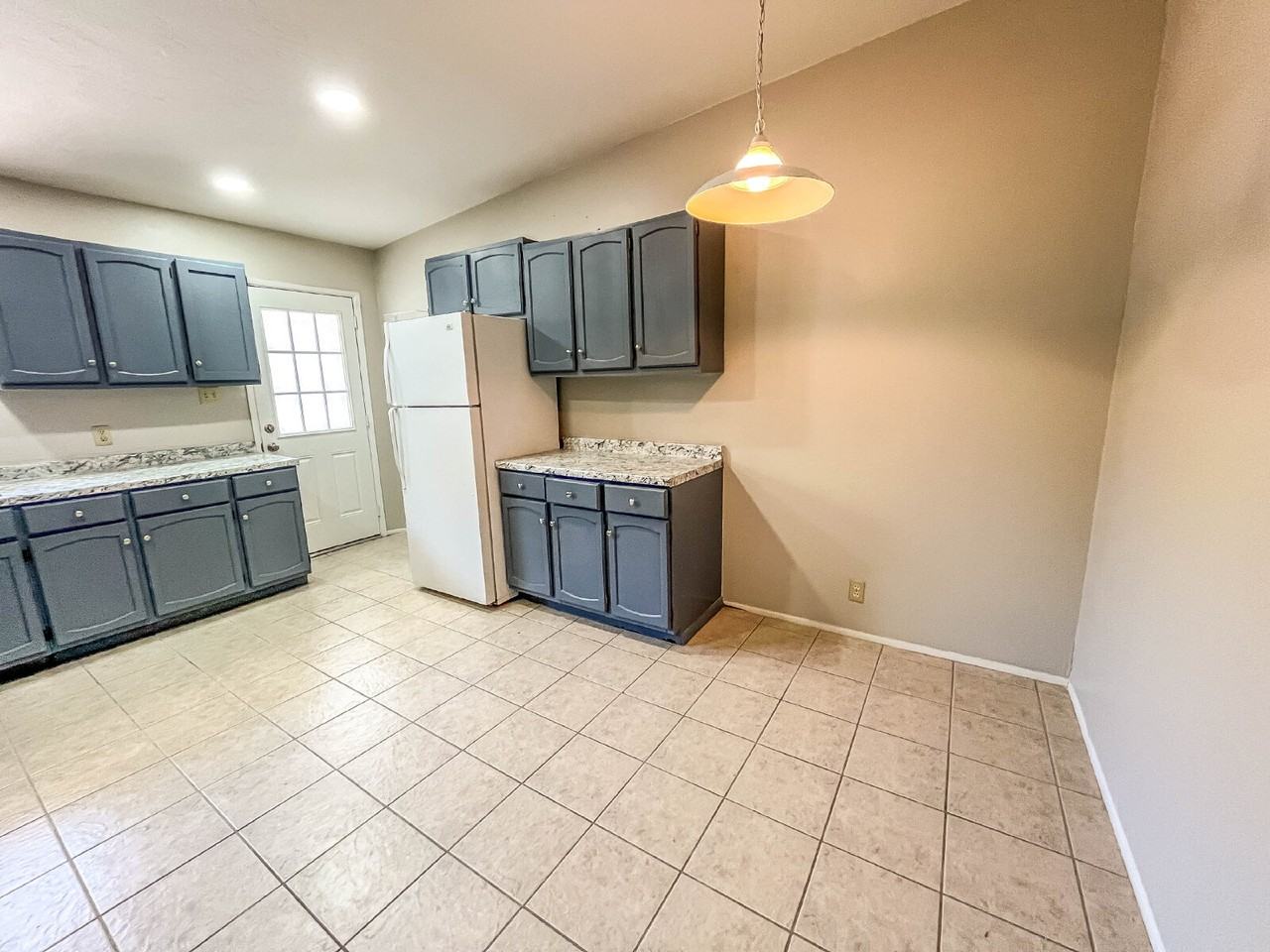 1239 N Alamo Ave - Photo 5 of 15