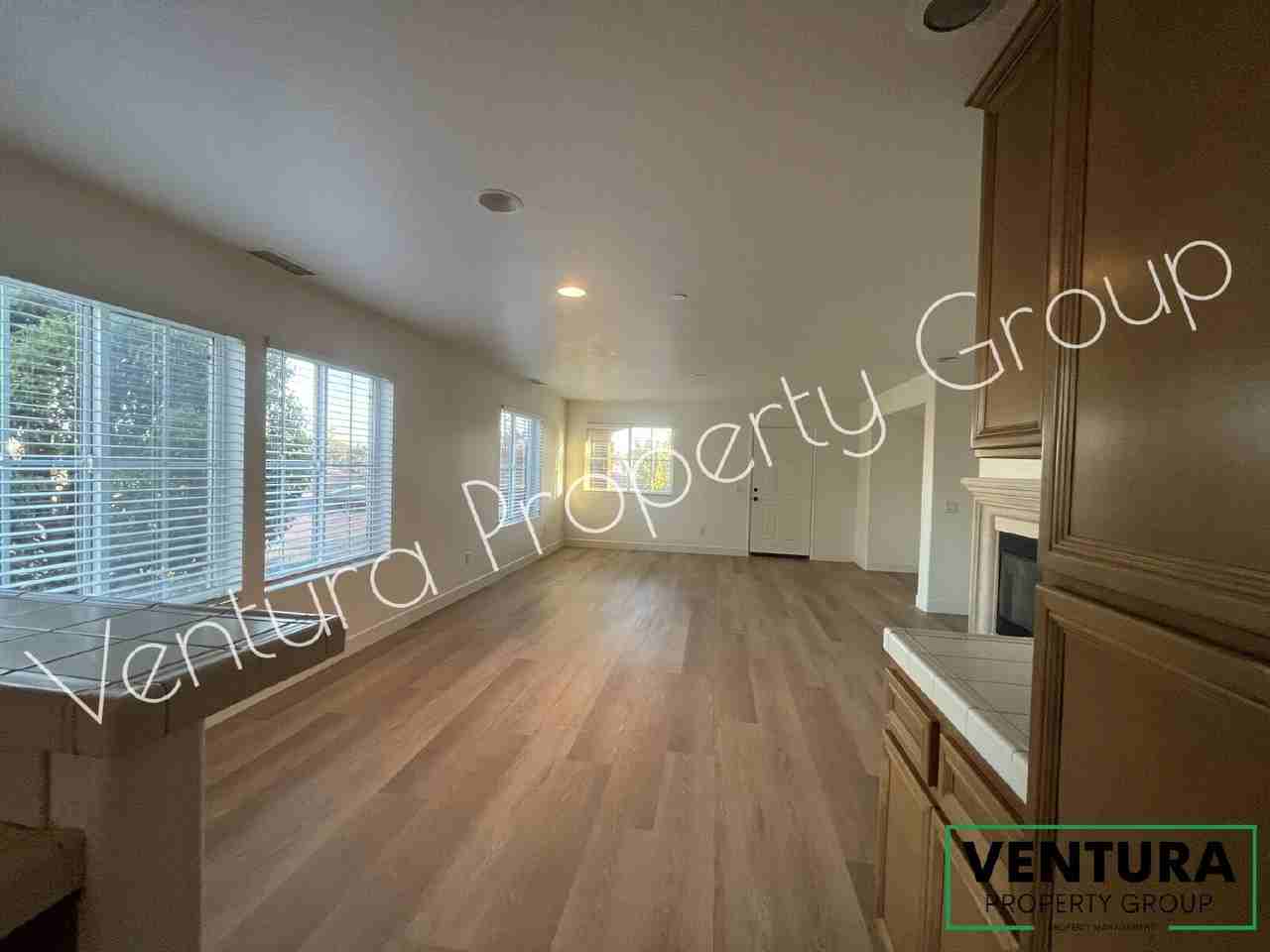 2804 Yacht Way - Photo 3 of 30