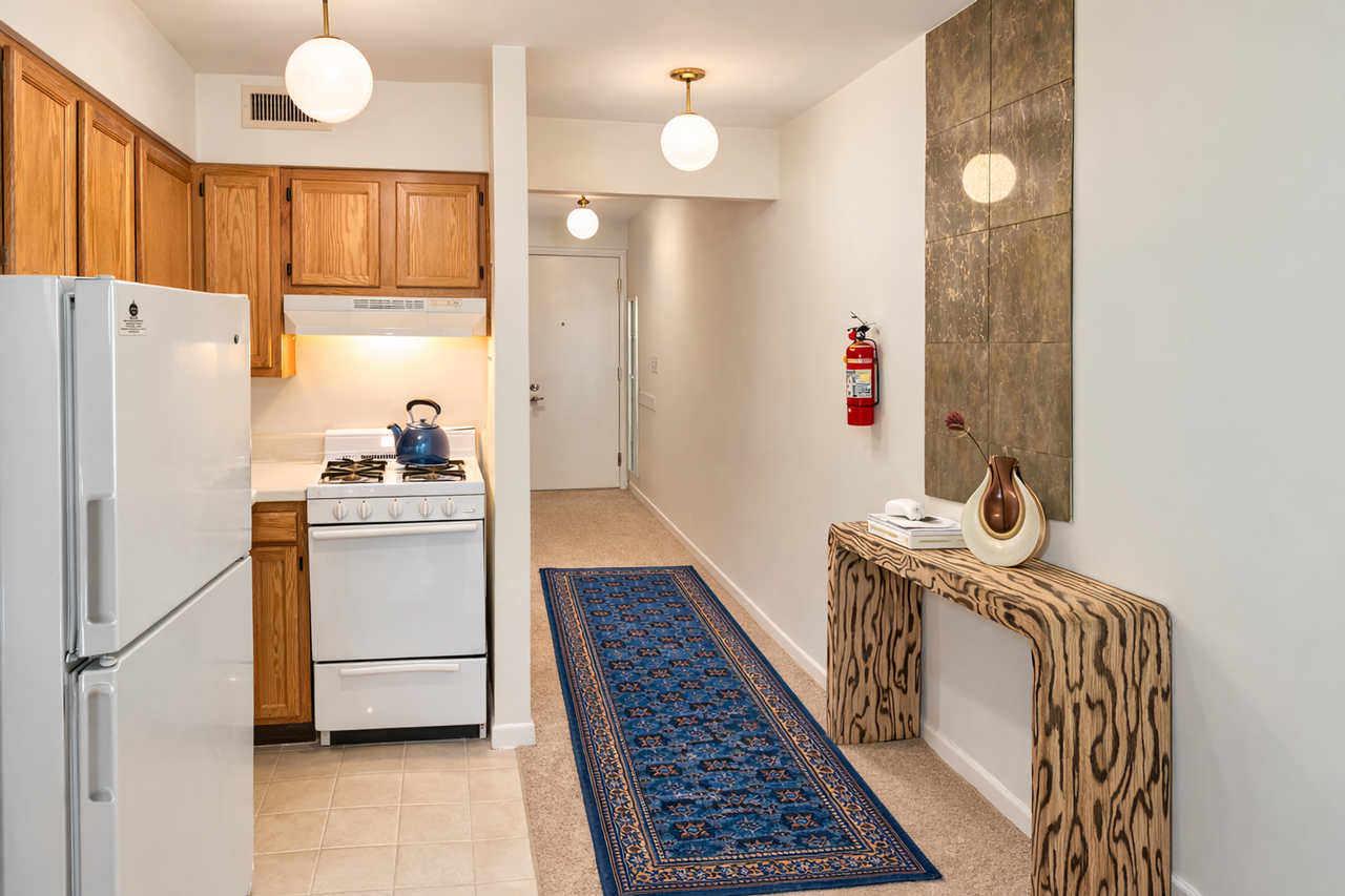 Barney's Place Apartments - Photo 3 of 25