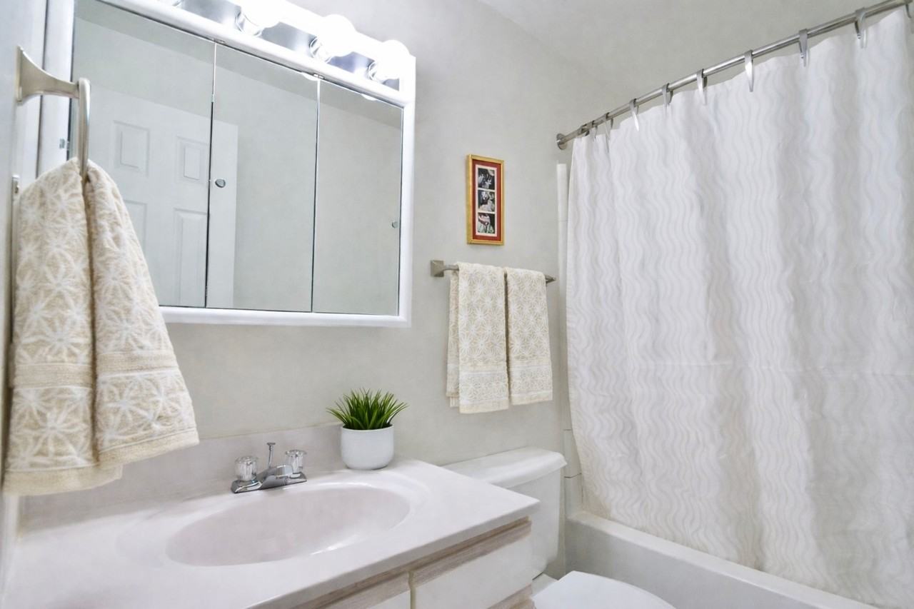 Barney's Place Apartments - Photo 7 of 25