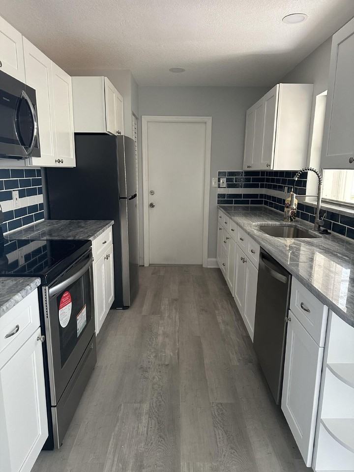 6271 Coniston St - Photo 4 of 50