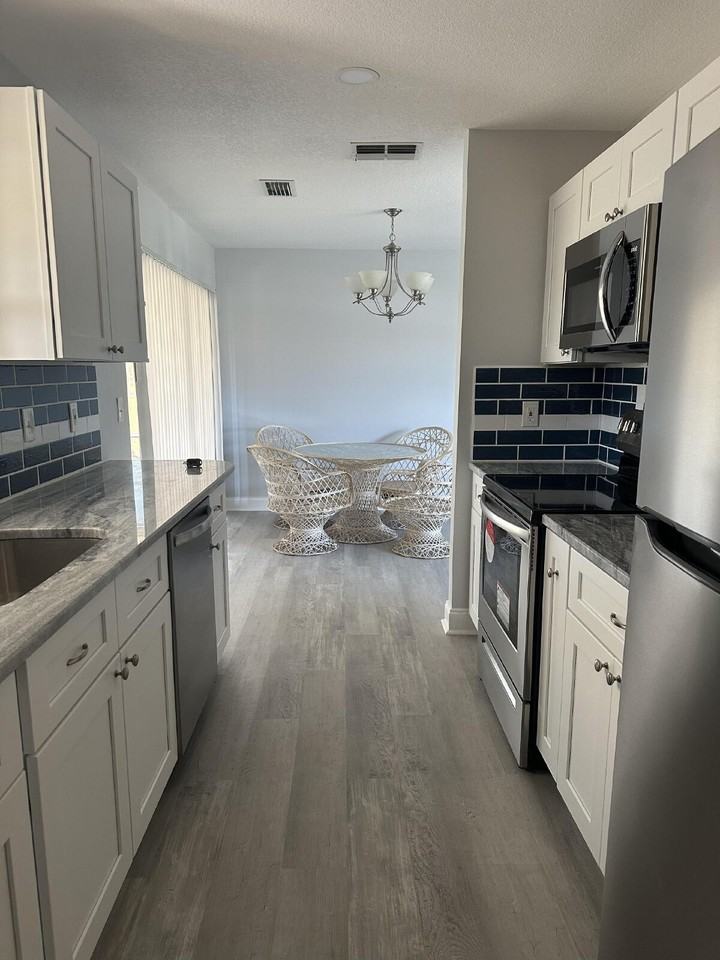 6271 Coniston St - Photo 6 of 50