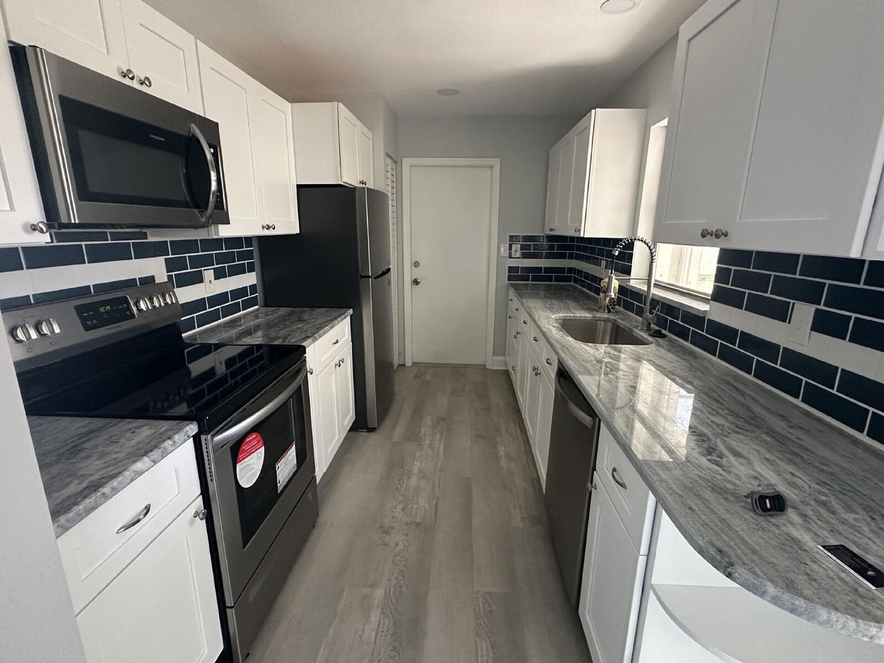 6271 Coniston St - Photo 7 of 50