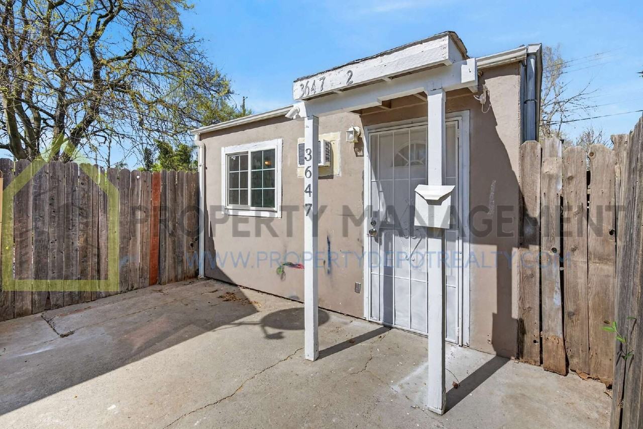 3647 18th Ave Unit B 1/2 - Photo 4 of 29