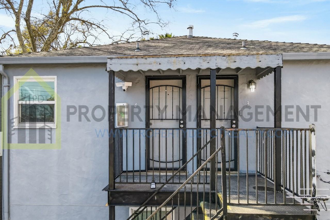 2519 Freeport Blvd Apt 4 - Photo 3 of 36