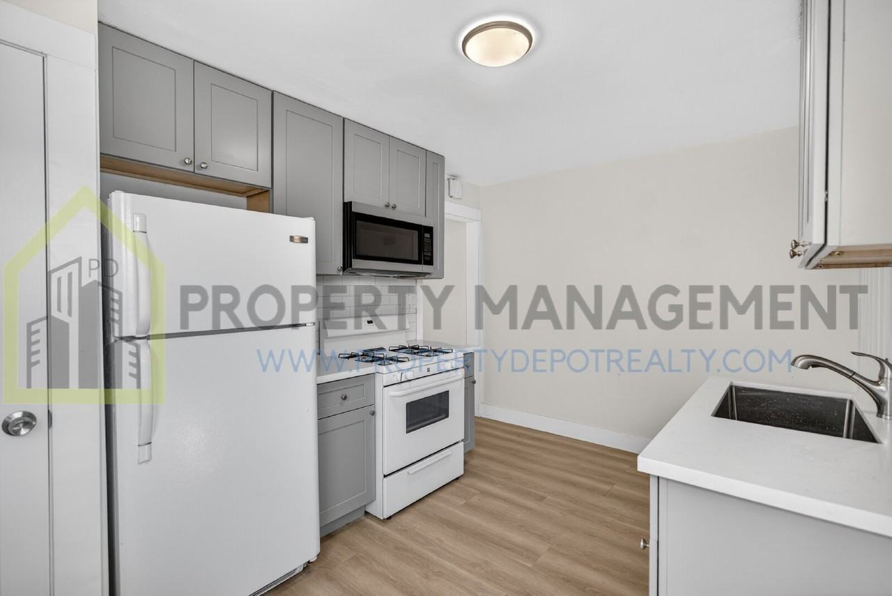 2519 Freeport Blvd Apt 4 - Photo 5 of 28