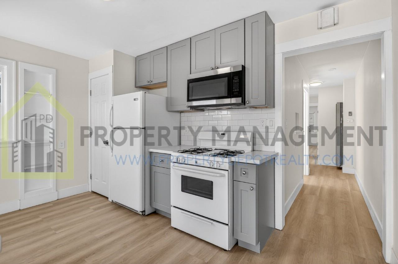 2519 Freeport Blvd Apt 4 - Photo 6 of 28