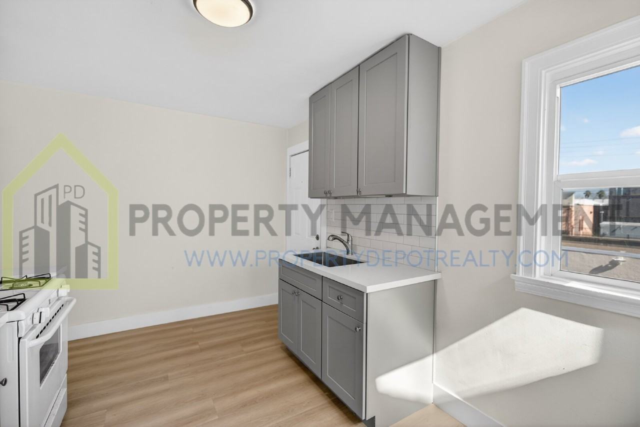 2519 Freeport Blvd Apt 4 - Photo 7 of 28