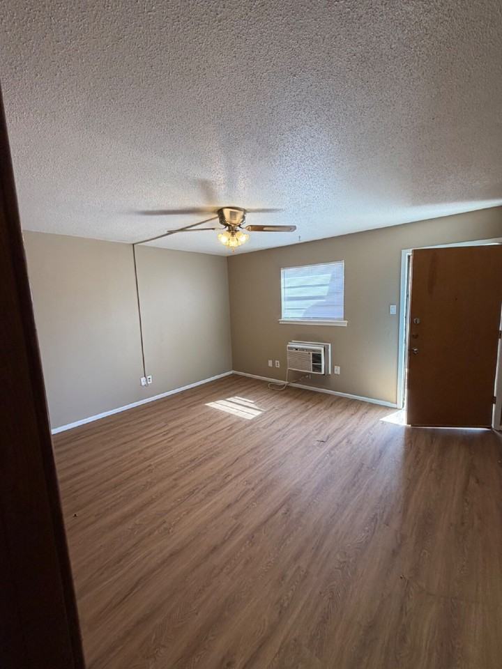 3201 35th St #3 - Photo 4 of 11