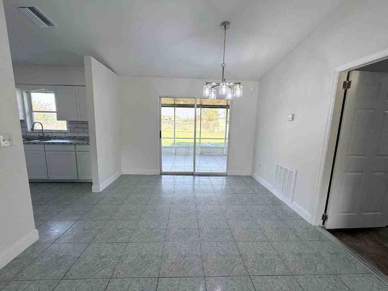 4724 Manatee Dr - Photo 5 of 27