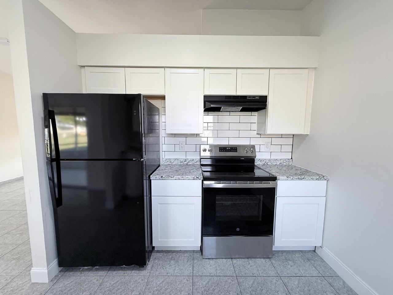 4724 Manatee Dr - Photo 7 of 27