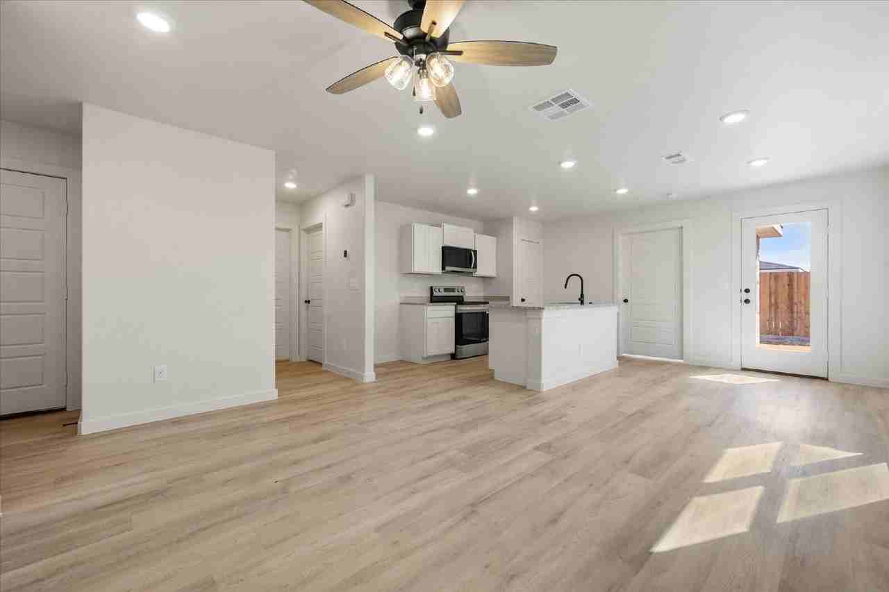 8319 24th St - Photo 4 of 21