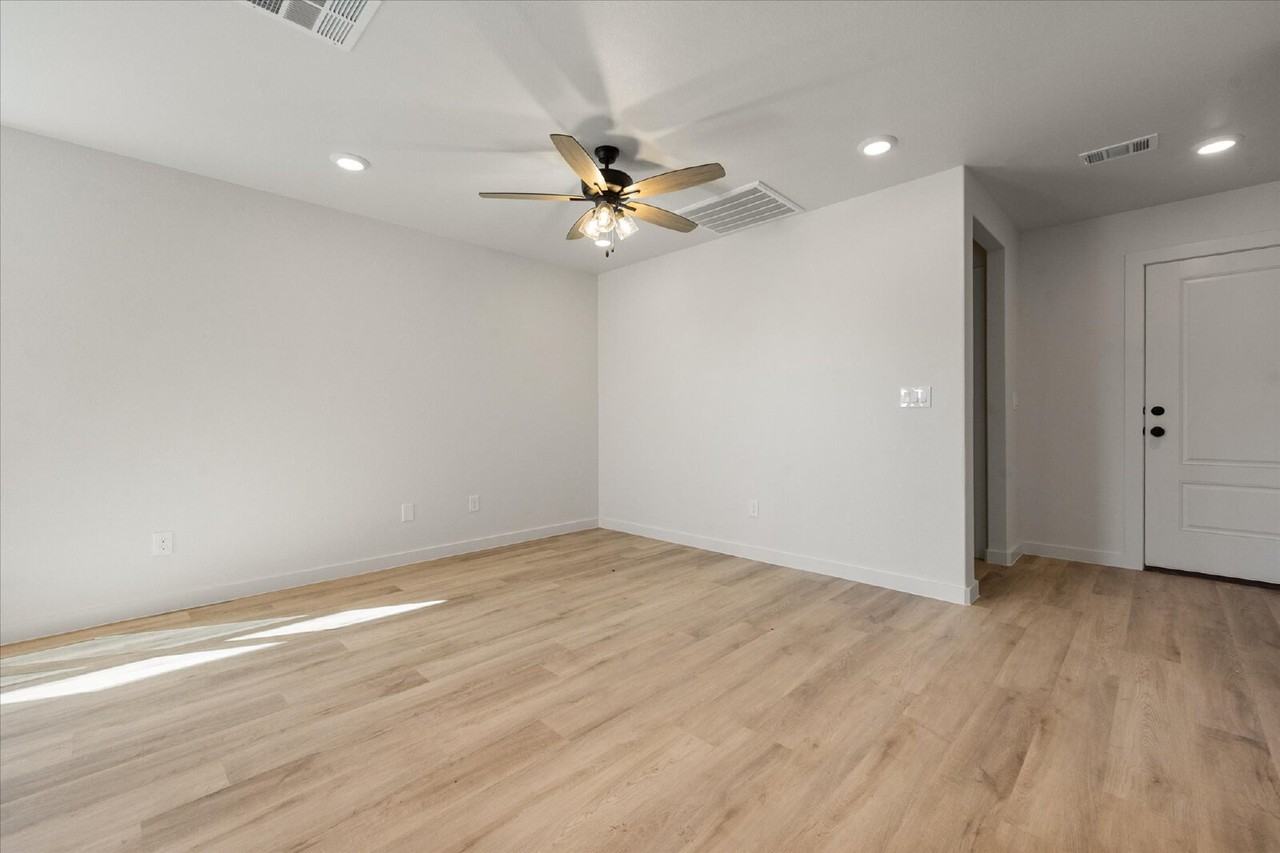 8319 24th St - Photo 5 of 21