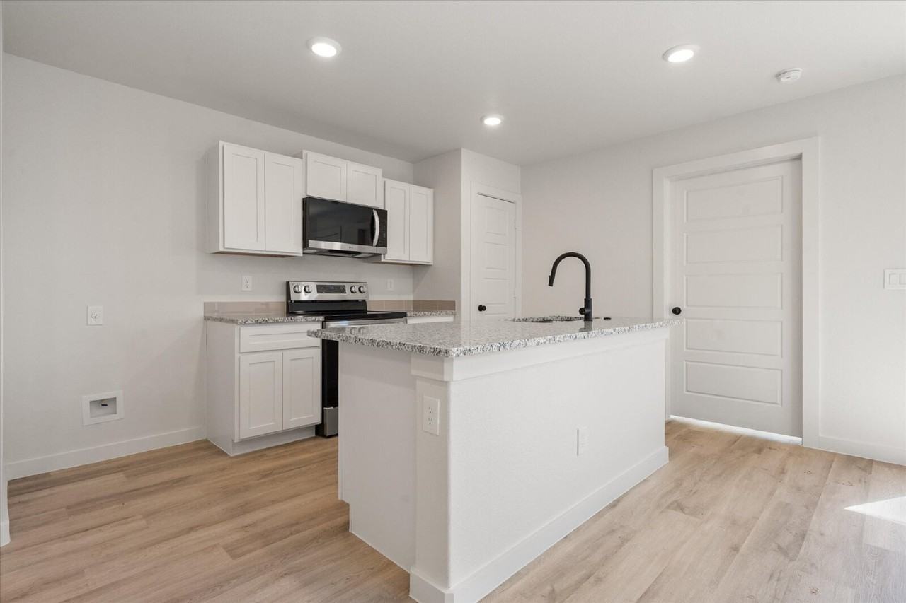 8319 24th St - Photo 7 of 21