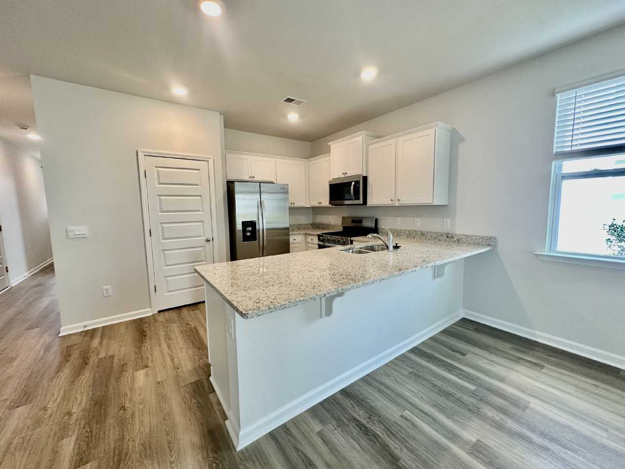 1200 Sanctum St - Photo 2 of 19
