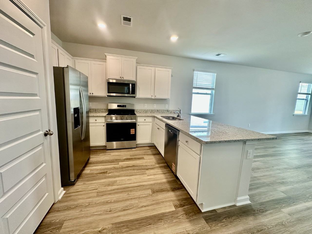 1200 Sanctum St - Photo 4 of 19