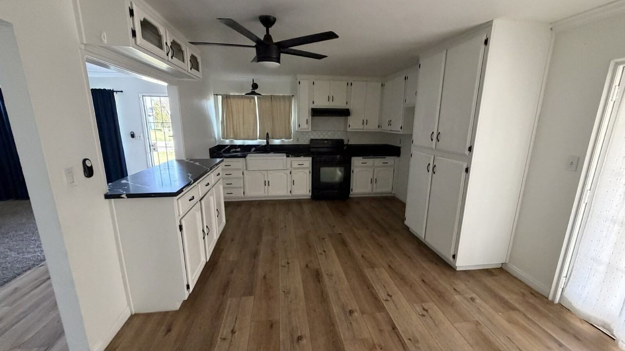 2811 Stanyan Ct - Photo 5 of 15