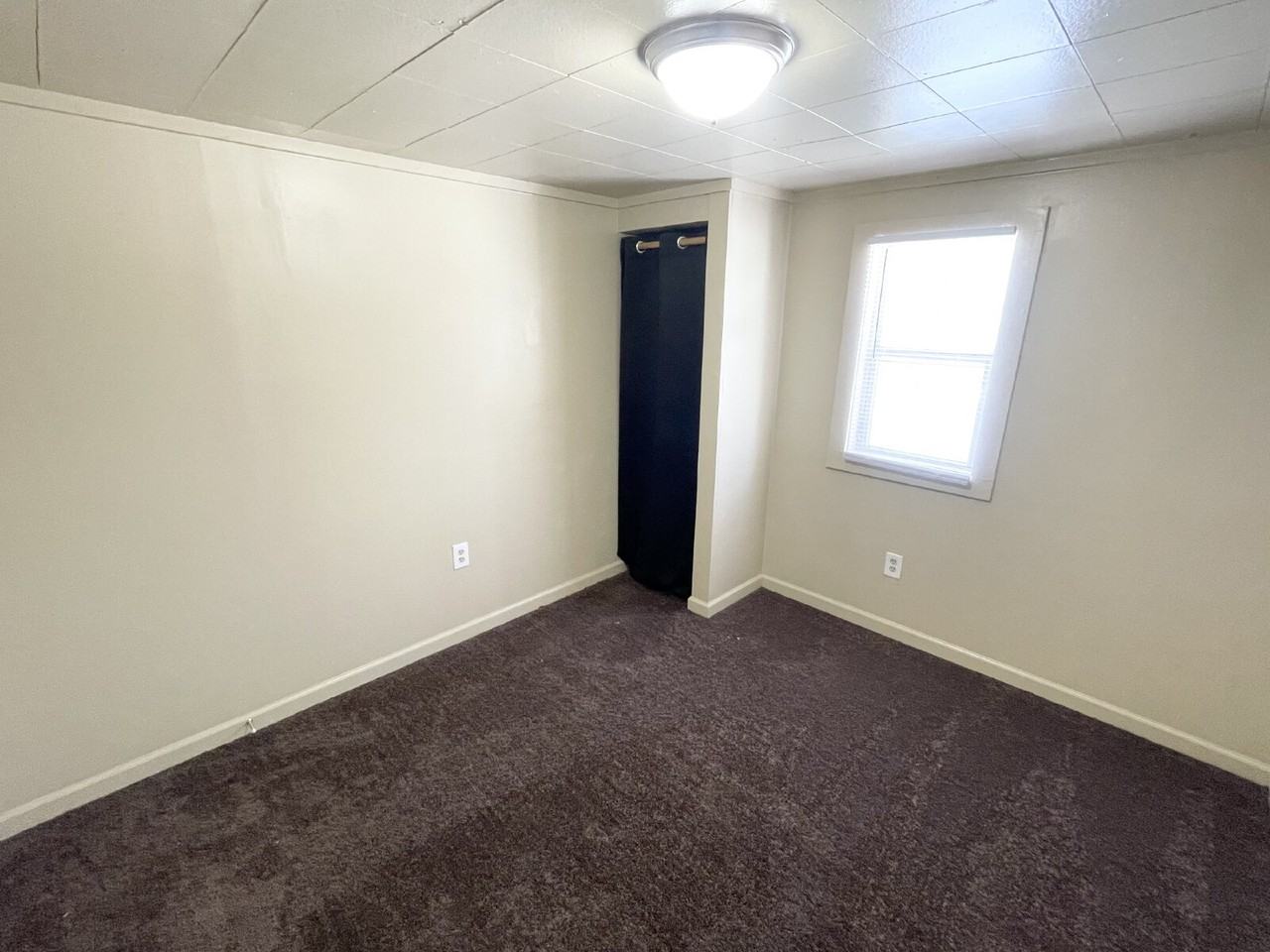 1230S S Chester Ave - Photo 5 of 8