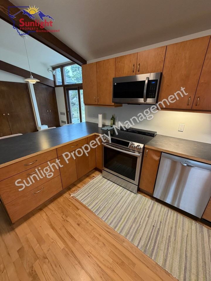 2127 Fairview Pl - Photo 7 of 34