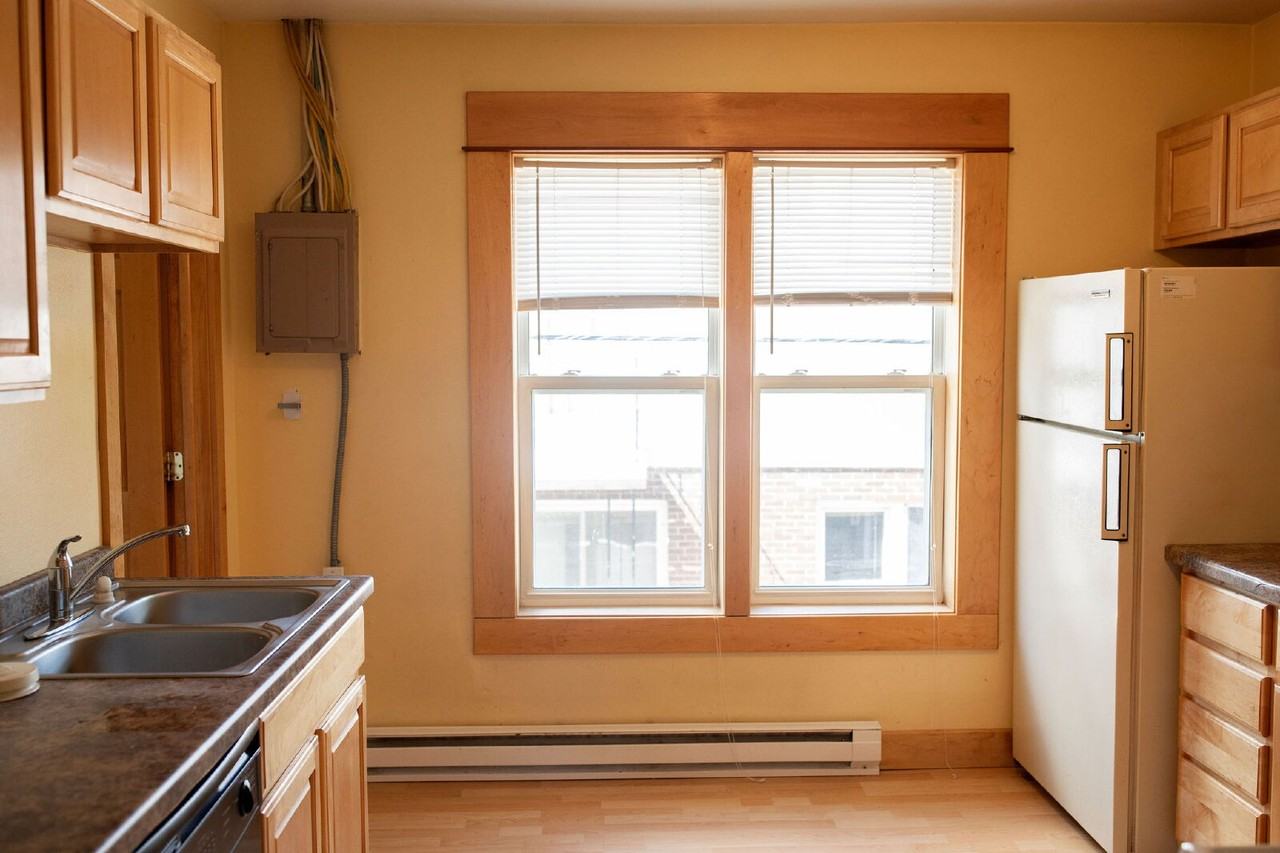 410 1/2 5th Ave - Photo 4 of 18