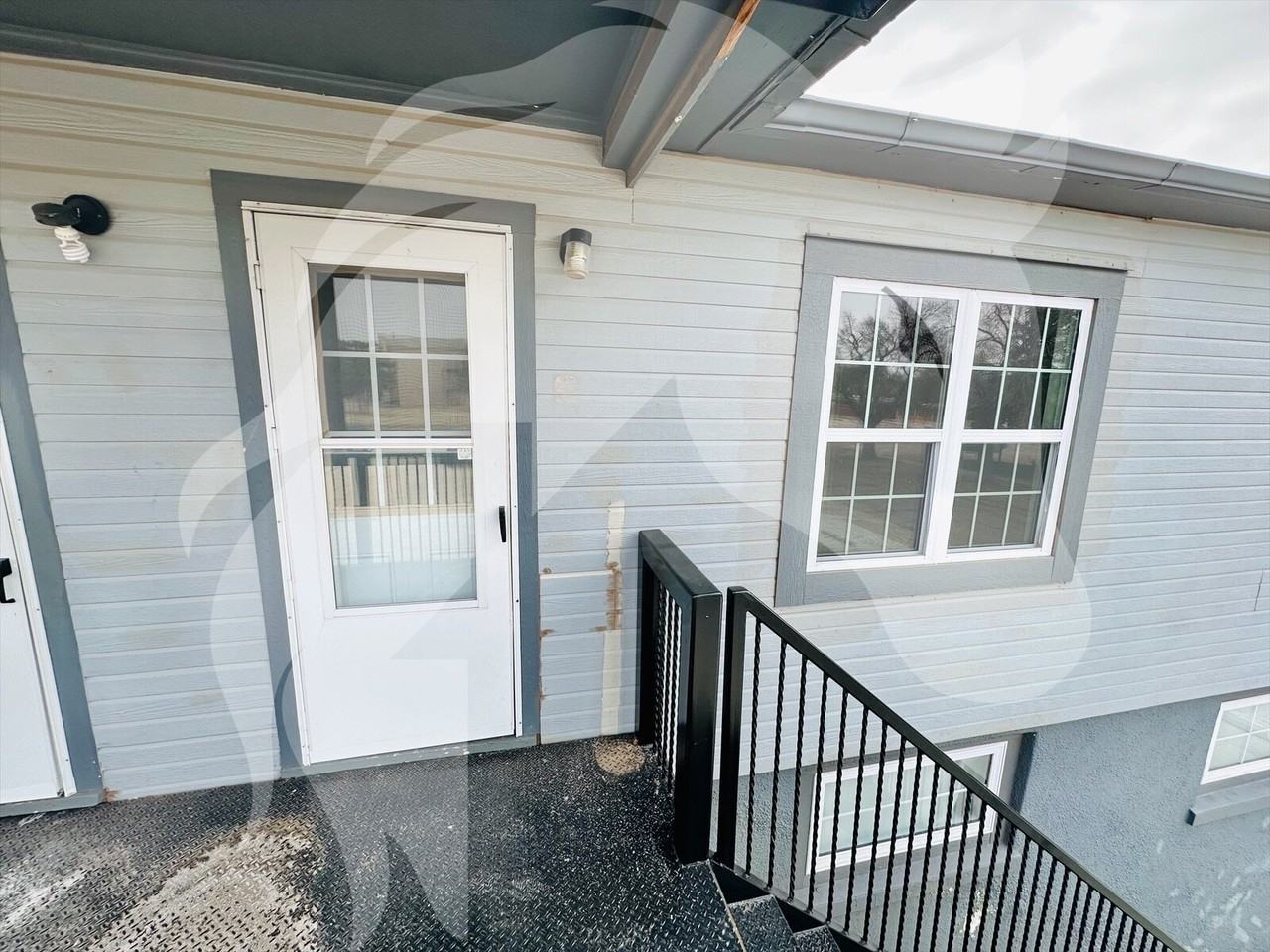 1623 Main St - Photo 3 of 16