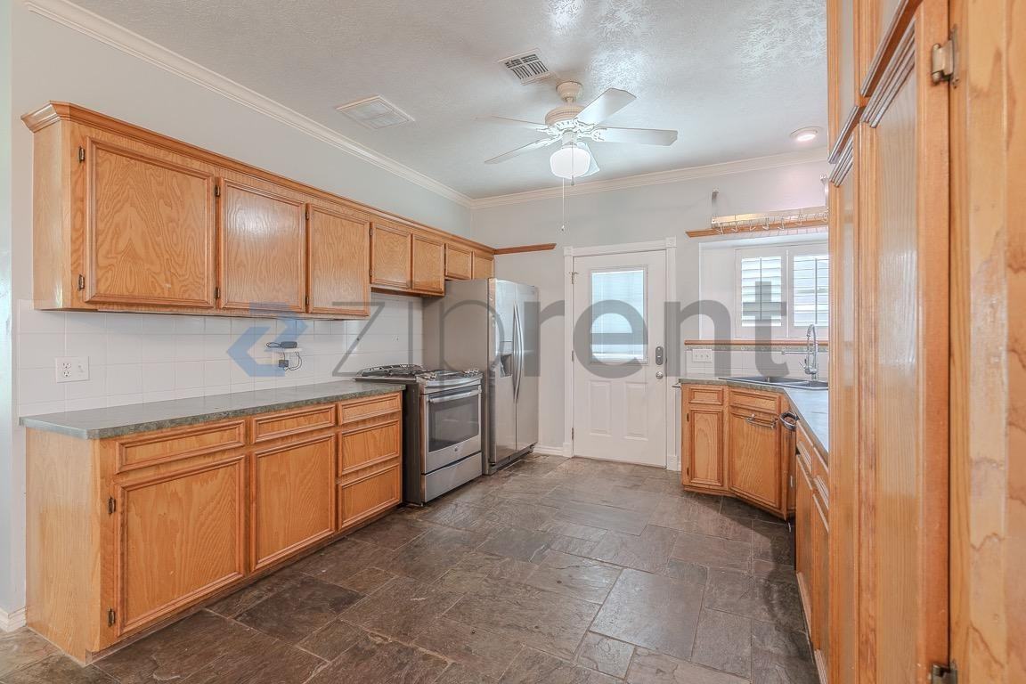 7934 Round Rock Dr - Photo 4 of 28