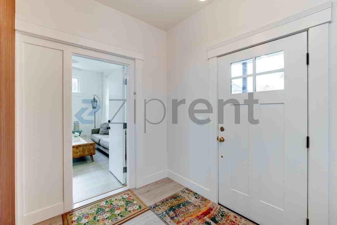 907 S Ainsworth Ave #A - Photo 5 of 26