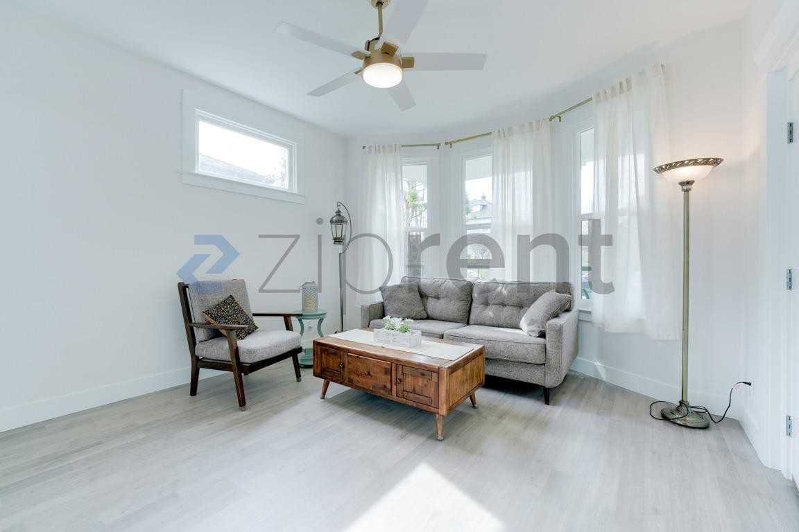 907 S Ainsworth Ave #A - Photo 7 of 26