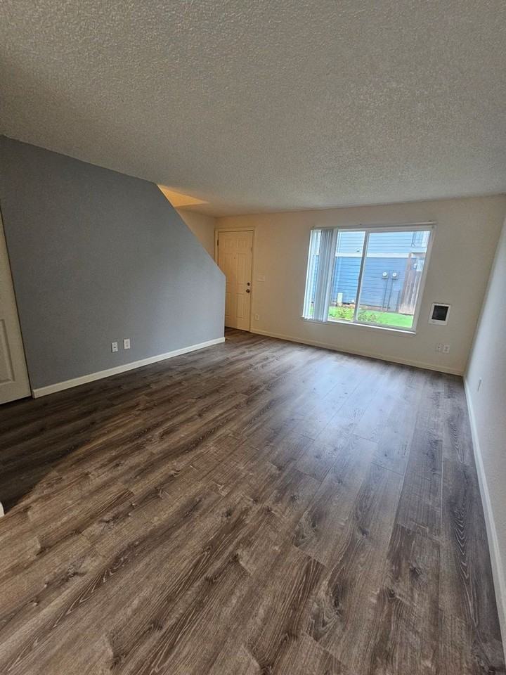 HIlltop Manor - Photo 3 of 8