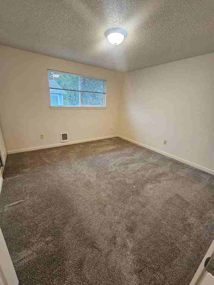 HIlltop Manor - Photo 5 of 8